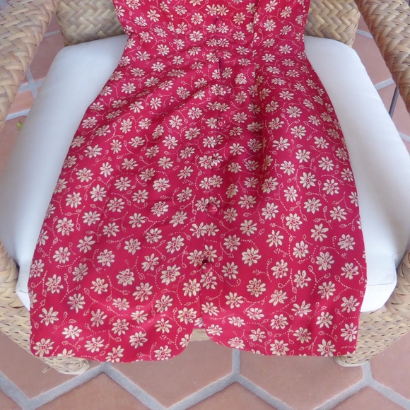 Annr Taylor Red dress with tan floral medallions - Picture 7 of 8